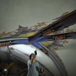 Conservation and reconstruction of the polychrome paintings by Władysław, Leon, and Kazimierz Drapiewski; work carried out as part of a team under the direction of Dr. habil. Sylwester Piędziejewski, 2025.
Photo: Katarzyna Saniuk A female painter at work on a scaffolding under a Gothic vault